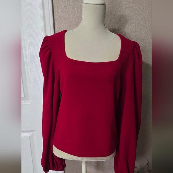 Red shirt with flowy sleeves - Picture 3 of 5